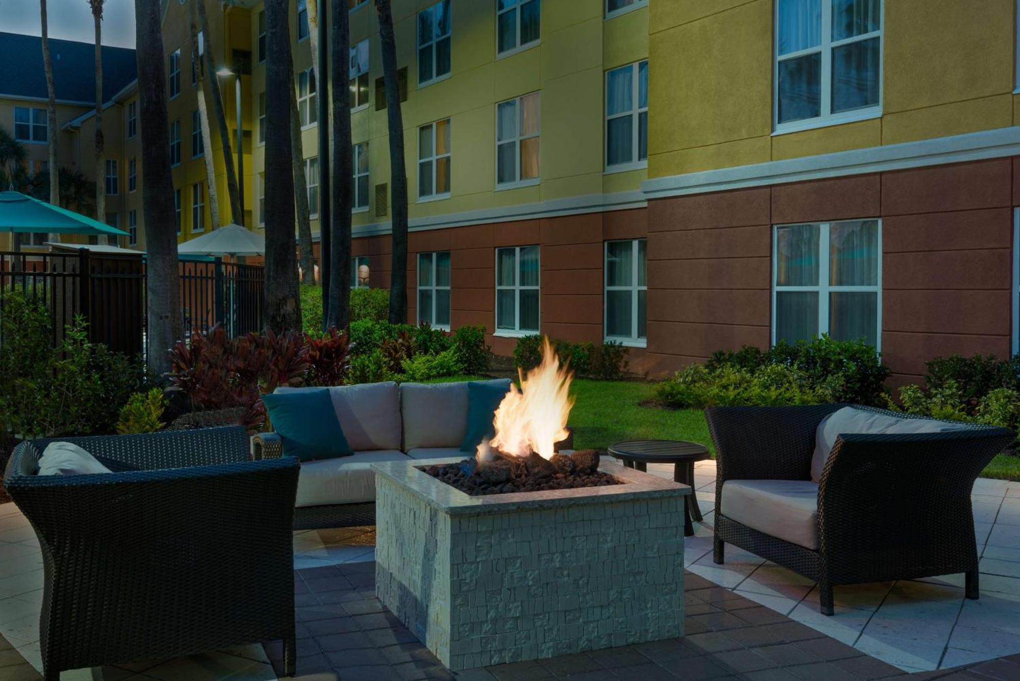 Homewood Suites By Hilton Orlando-Ucf Area Alafaya Екстериор снимка