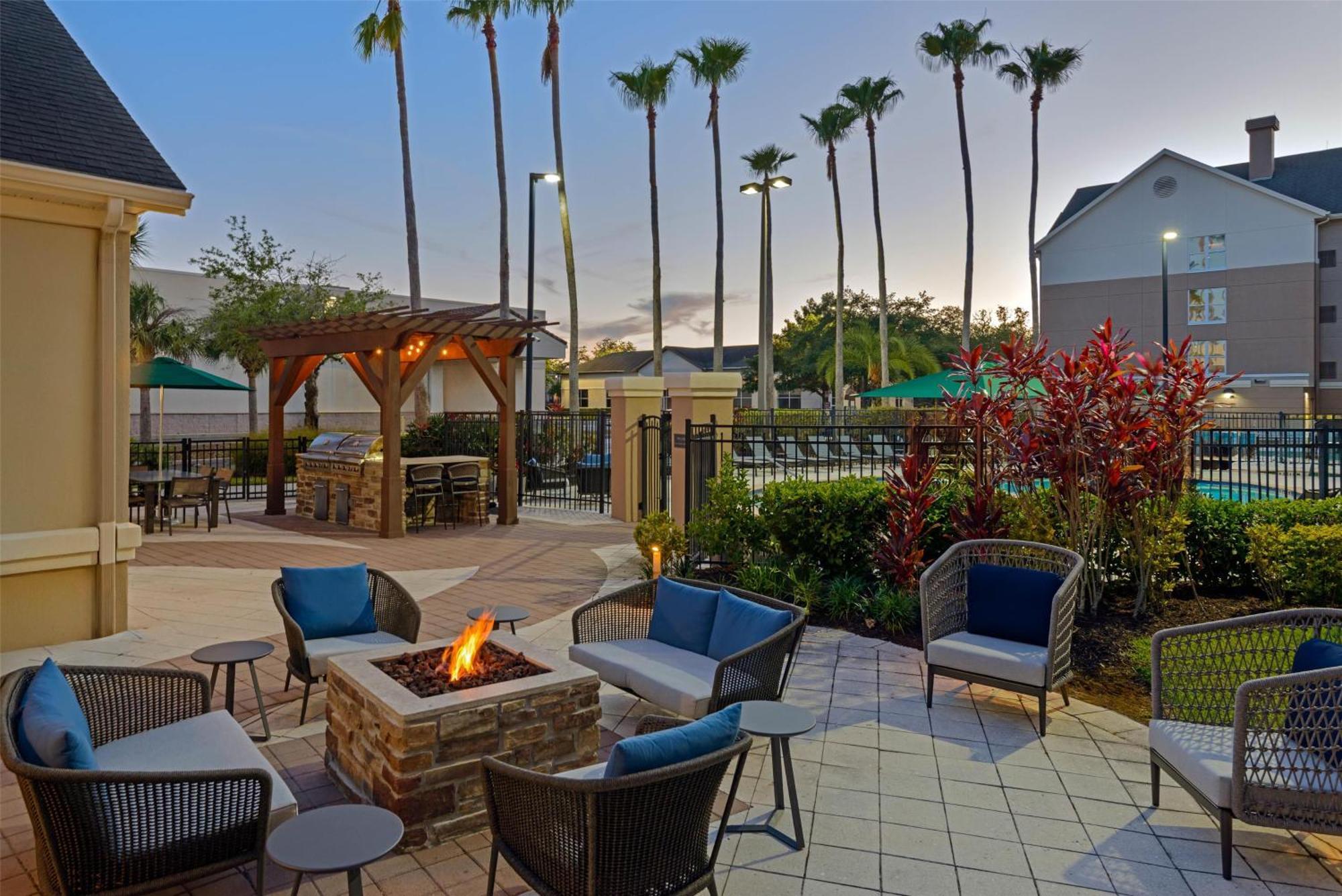 Homewood Suites By Hilton Orlando-Ucf Area Alafaya Екстериор снимка